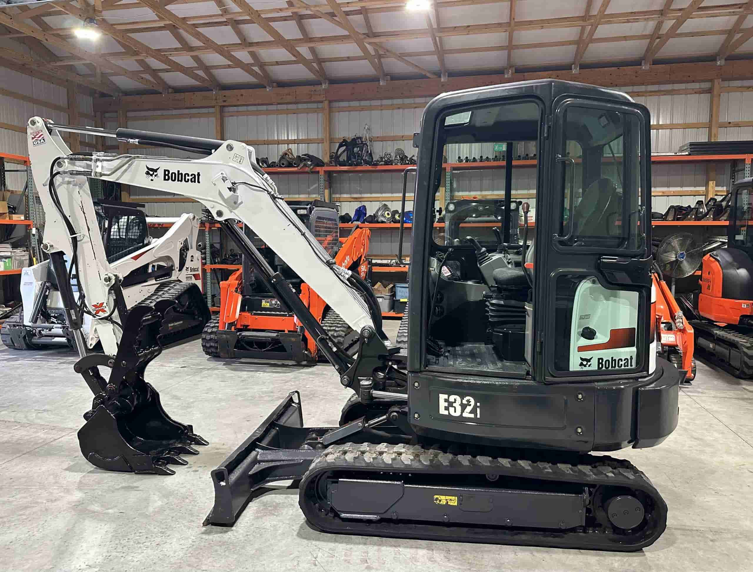 2015 BOBCAT E32i
